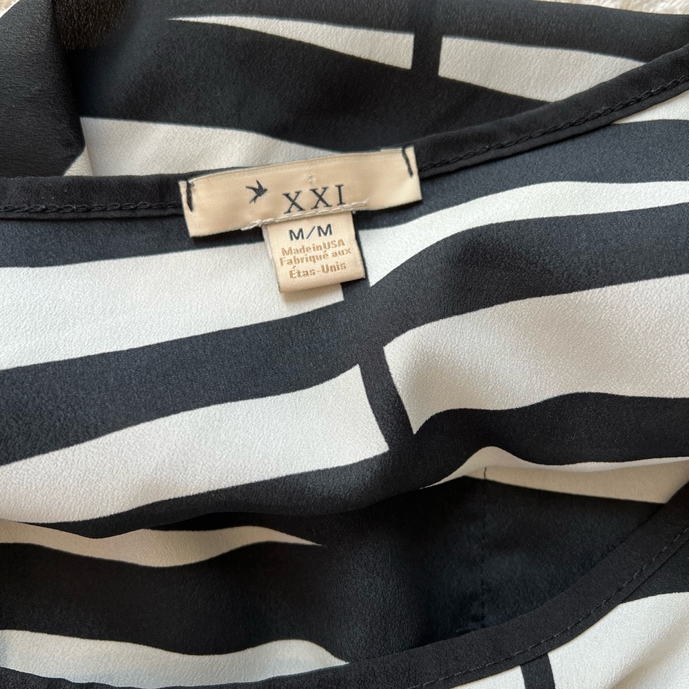 Size Medium Women’s Blouse Bundle - image 4